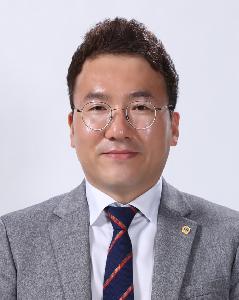 신재민